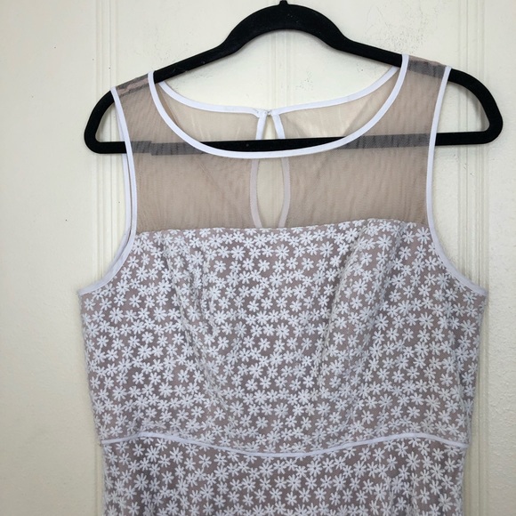 Adriana Papell mesh daisy white dress 14 - Picture 3 of 7